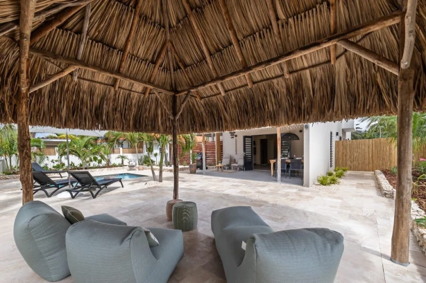 AH-Villa Tropical Beach Garden Jan Thiel Curacao Vakantiehuizen
