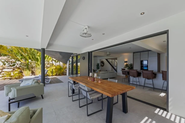 06- Villa Blue Cliff; Luxe vakantievilla huren Blue Bay Curaçao voor 2-8 personen Curacao Vakantiehuizen