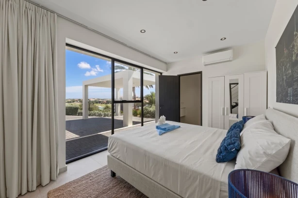 06- Villa Blue Cliff; Luxe vakantievilla huren Blue Bay Curaçao voor 2-8 personen Curacao Vakantiehuizen