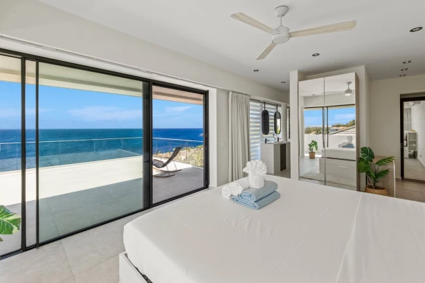 06- Villa Blue Cliff; Luxe vakantievilla huren Blue Bay Curaçao voor 2-8 personen Curacao Vakantiehuizen