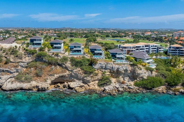 06- Villa Blue Cliff; Luxe vakantievilla huren Blue Bay Curaçao voor 2-8 personen Curacao Vakantiehuizen