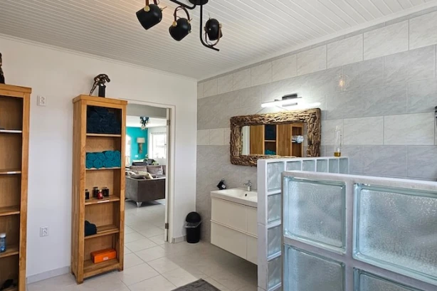 34- Villa Turquoise: groot tropisch vakantiehuis voor 4-14 p in Curacao huren met prive zwembad Curacao Vakantiehuizen