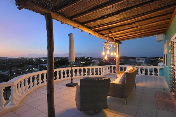 34- Villa Turquoise: groot tropisch vakantiehuis voor 4-14 p in Curacao huren met prive zwembad Curacao Vakantiehuizen